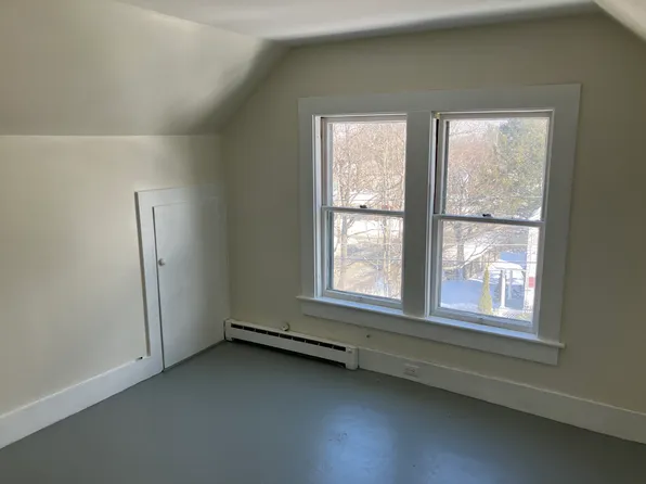 144 Maple St APT 3, Brattleboro, VT 05301