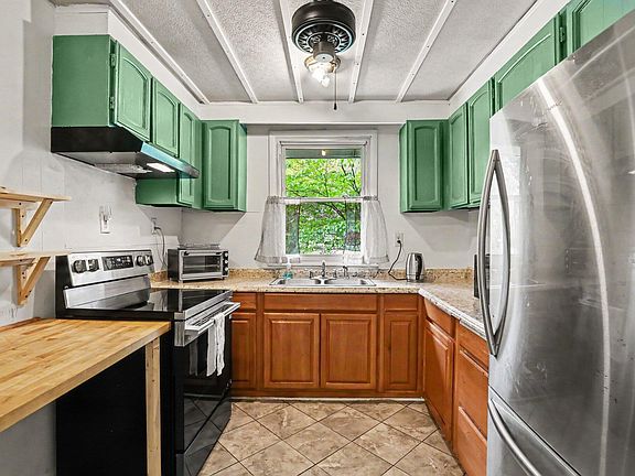 4th image of 7201 Bentley Cir