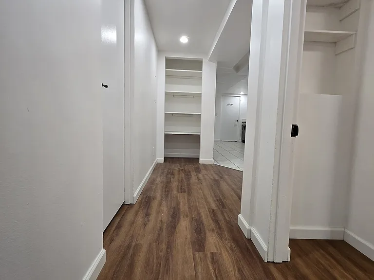 1316 Bellevue Way SE — Photo 11