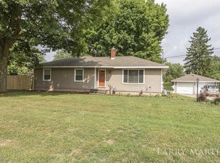 7520 Floral Ave, Jenison, MI 49428