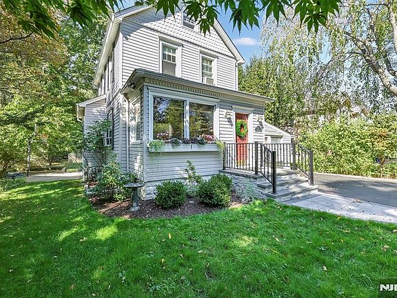 2nd image of 25 Maple Ave