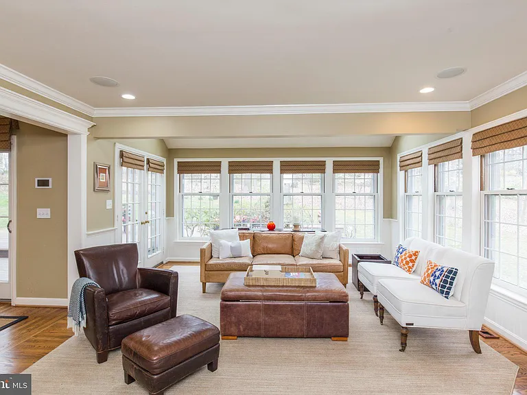 101 Woods Ln — Photo 12