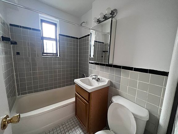 5th image of 867 Van Duzer St #1