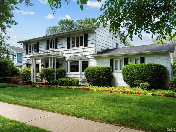 15 Sherwood Ln, Cedarhurst, NY 11516