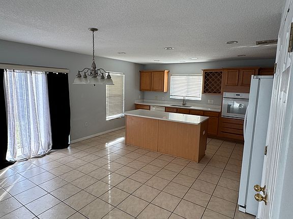 4th image of 664 Canna Dr