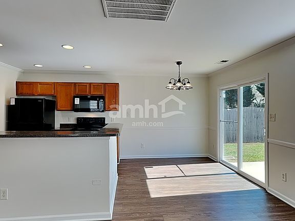 5th image of 4235 Bathurst Dr