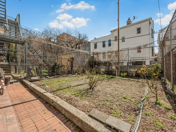 2884 Valentine Avenue image 22 of 26