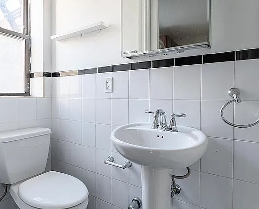 5th image of 174 E 2nd St #1B