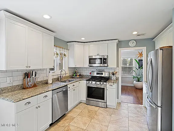 323 Suburban Dr — Photo 6