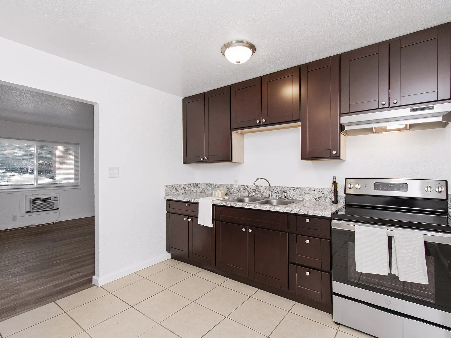 2 bed, 900 sqft, $1,750 — Photo 4