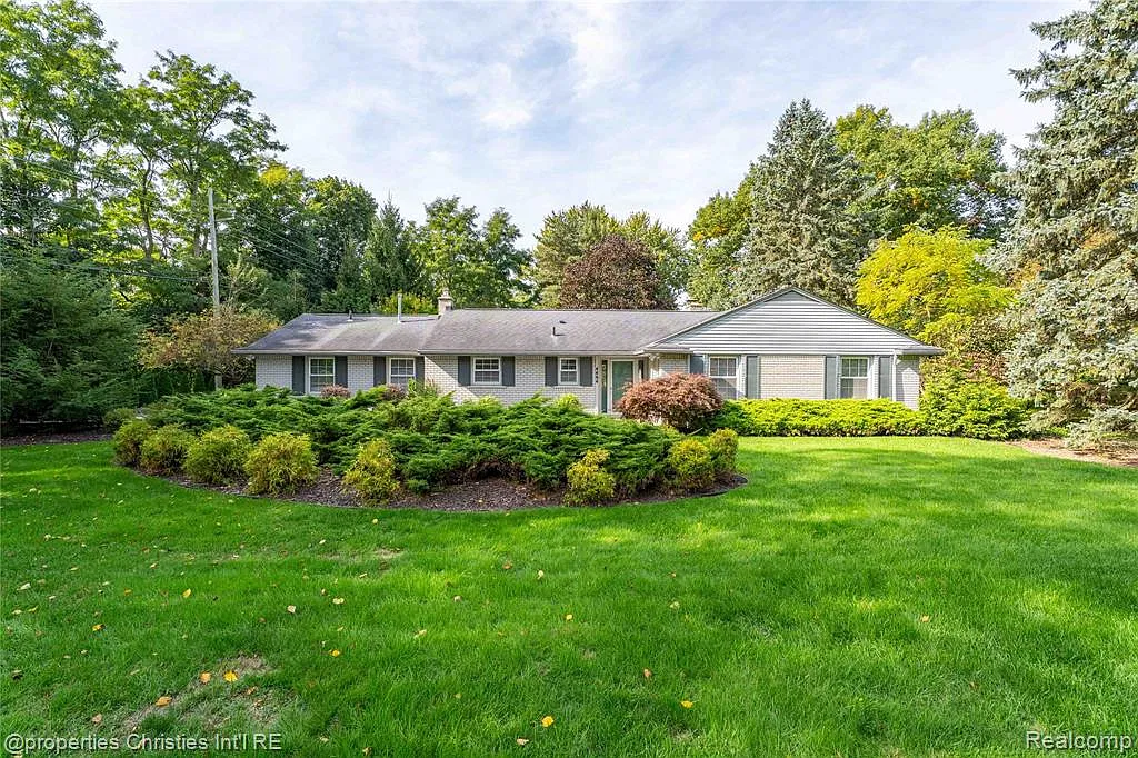3 bed, 2.5 bath, 2119 sqft, $3,650 — Photo 1
