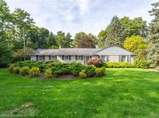 4494 Burnley Dr, Bloomfield Hills, MI 48304