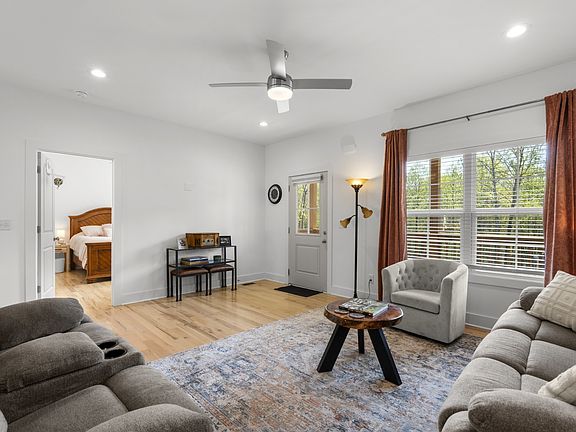 4th image of 521 Lewis Ln