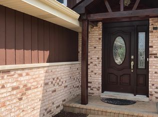 827 Kings Point Dr E, Addison, IL 60101