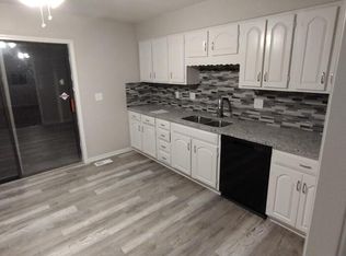 1813 Glenn Hendren Dr, Liberty, MO 64068
