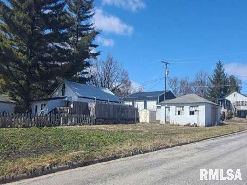 2nd image of 802 3rd St