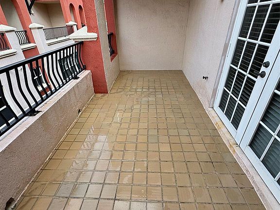 3rd image of 1033 NE 17th Way #605