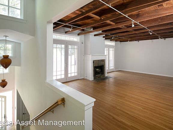3rd image of 1313 Bosworth St