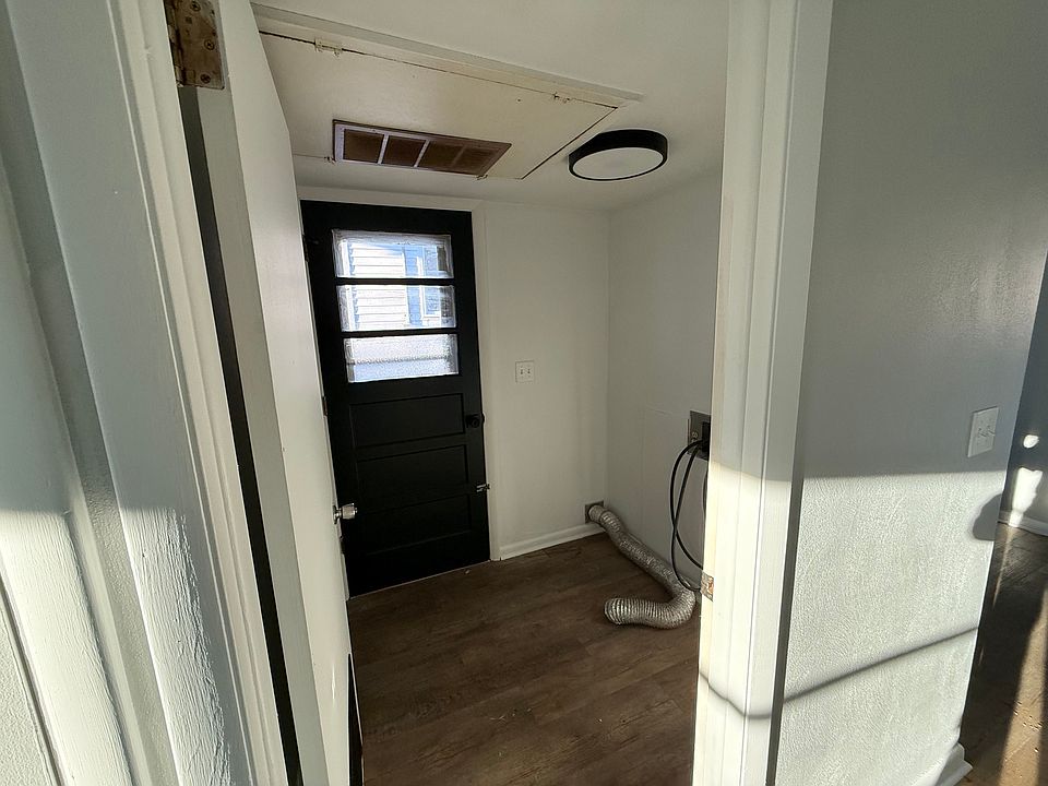 Washer/Dryer Hook Up, Back Door with Screen Door.