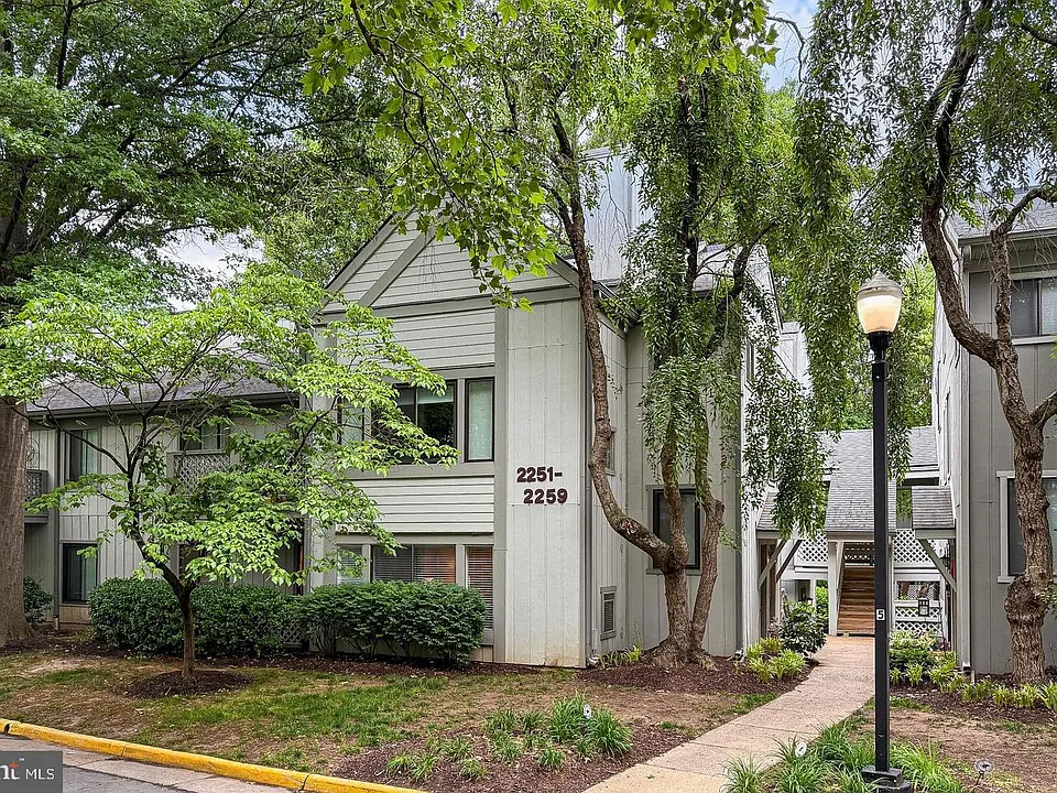 2251 Hunters Run Dr #2251