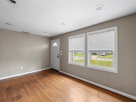 3rd image of 1206 30TH STREET W