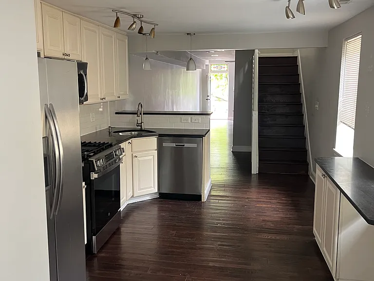 221 S Washington St — Photo 1