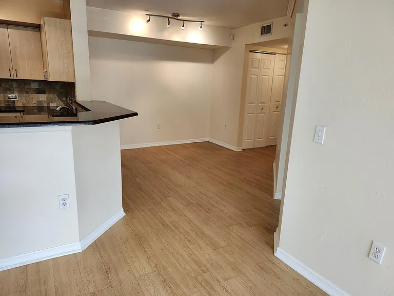 813 Villa Cir — Photo 5