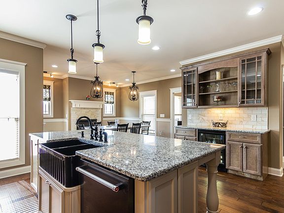2nd image of 4010 Gilreath Pl #102