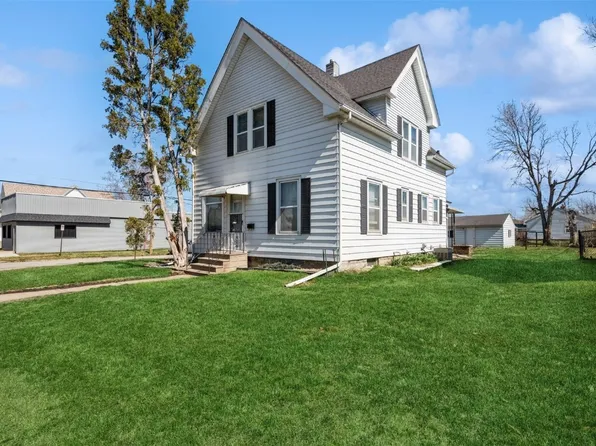 1901 J St SW, Cedar Rapids, IA 52404