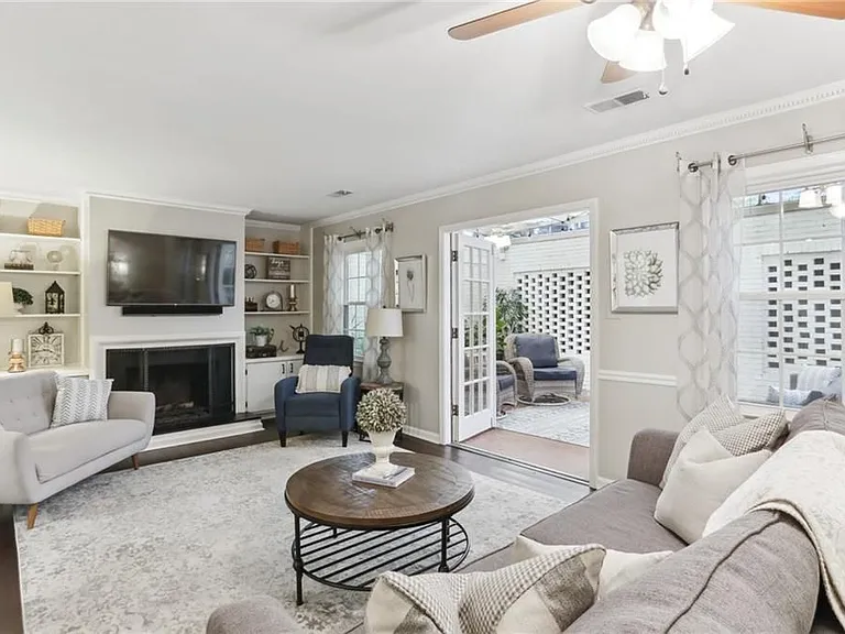 1601 Executive Park Ln — Photo 3