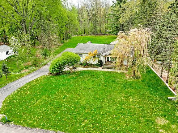 2nd image of 924 Ridge Rd