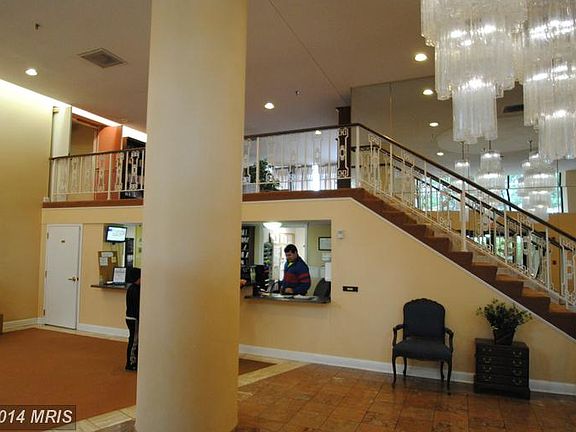 4th image of 3800 Powell Ln #Penthouse 19
