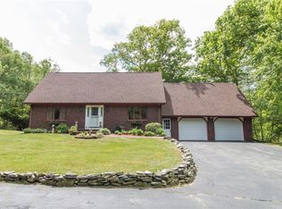 39 Knight Hill Rd, Scituate, RI 02815