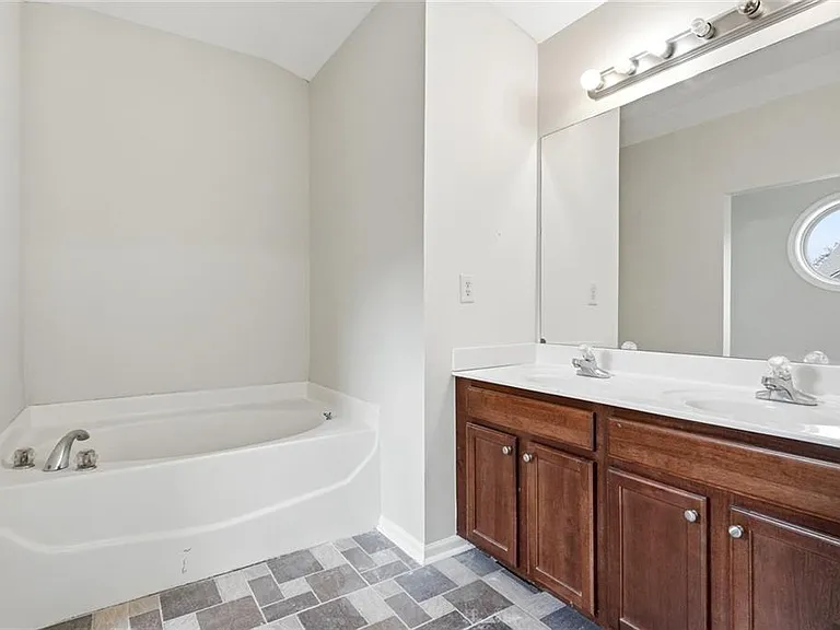 6199 Thorncrest Dr — Photo 14