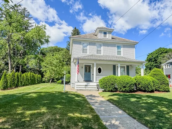 8 Davis St, Turners Falls, MA 01376