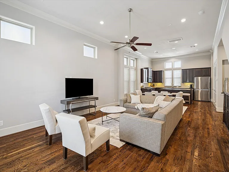 2048 Fannin Sta S — Photo 13