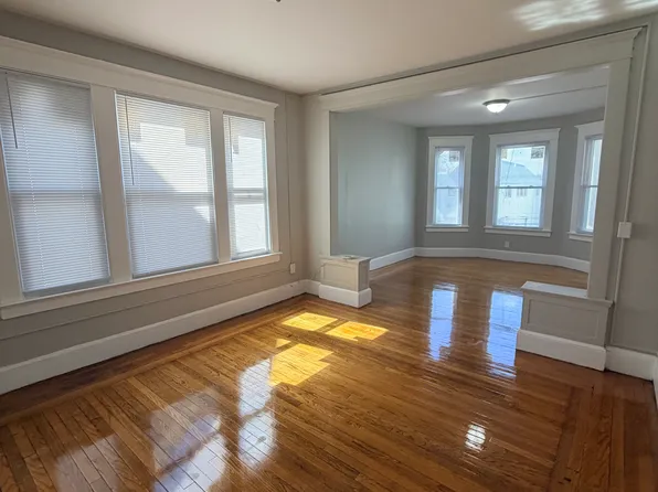 121 Greenwood St #B, New Haven, CT 06511