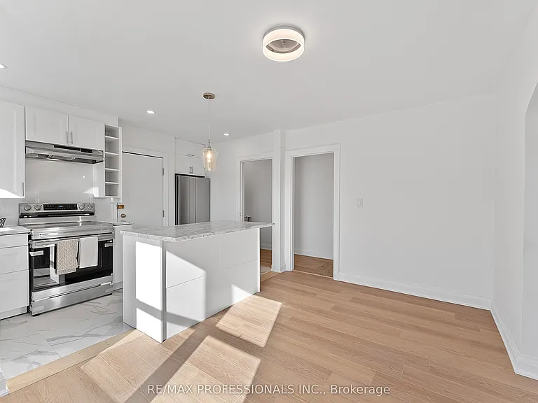 308 Jane St #UPPER — Photo 11