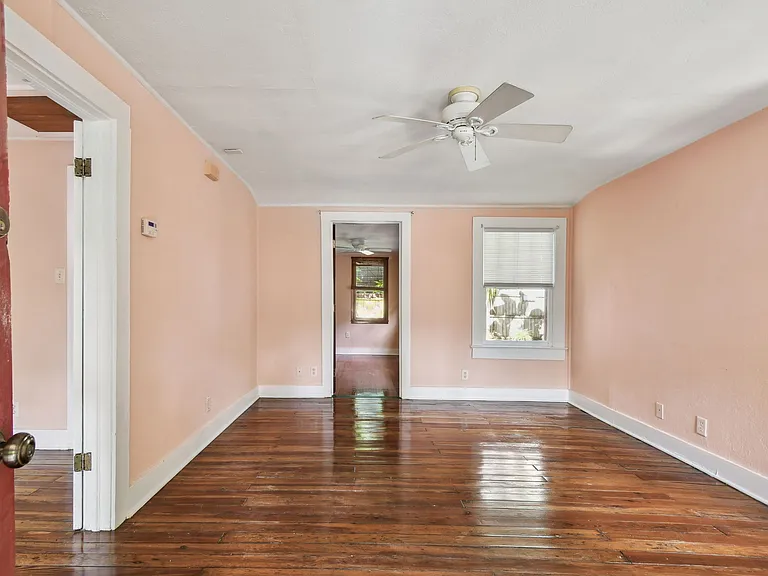 618 Louden Ave — Photo 38