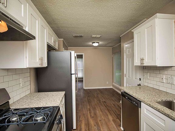 5th image of 413 Glade Park Dr