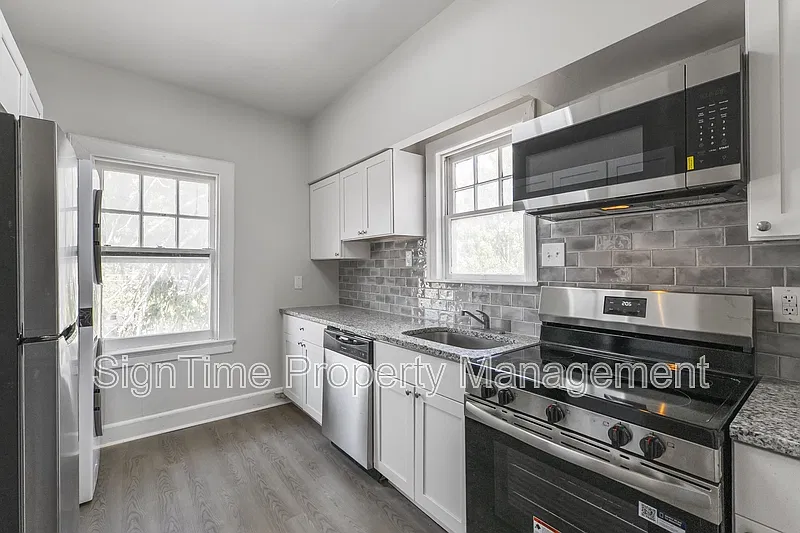 460 Summit Ave #2