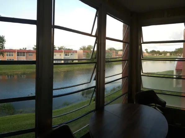 322 Lake Carol Dr, West Palm Beach, FL 33411