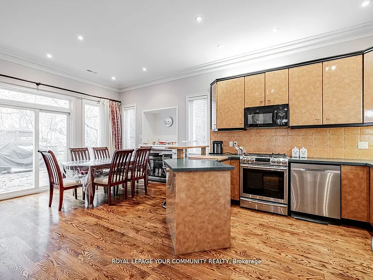 9 Robson Pl E — Photo 19