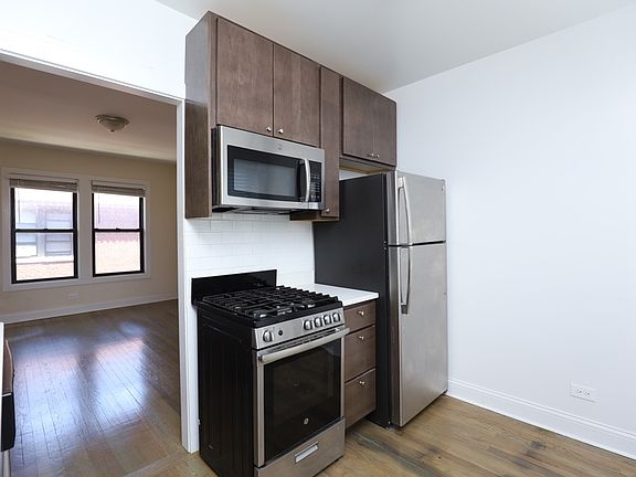2nd image of 2639 N Spaulding Ave Unit E4