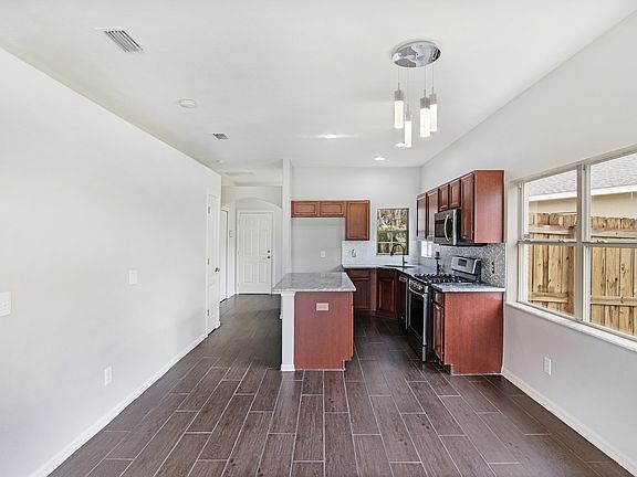 3rd image of 7563 Oxford Garden Cir