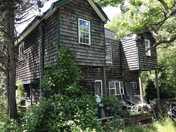 3rd image of 818 Reed Rd