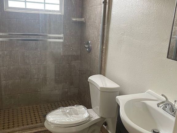 4th image of 1679 E 33rd St #3219