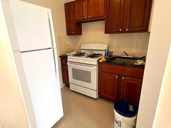3rd image of 399 E 78th St #16J