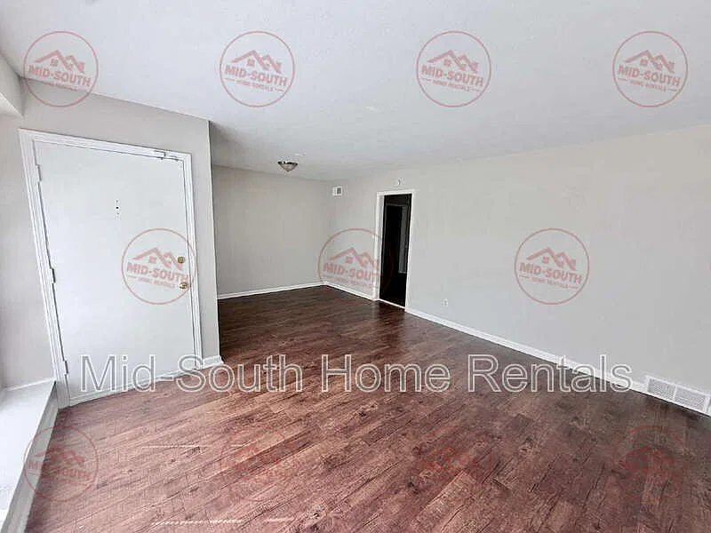 3 bed, 1.5 bath, 1452 sqft, $1,095 — Photo 3