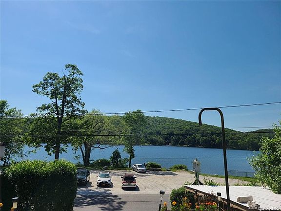2nd image of 108 Lakeshore Dr E